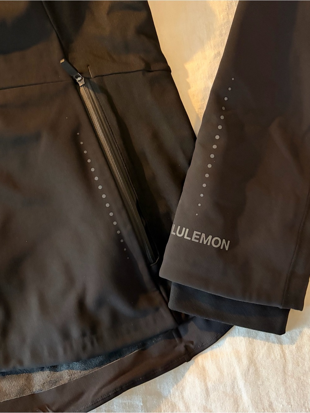 lululemon athletica cross chill jacket - Picture 4 of 7